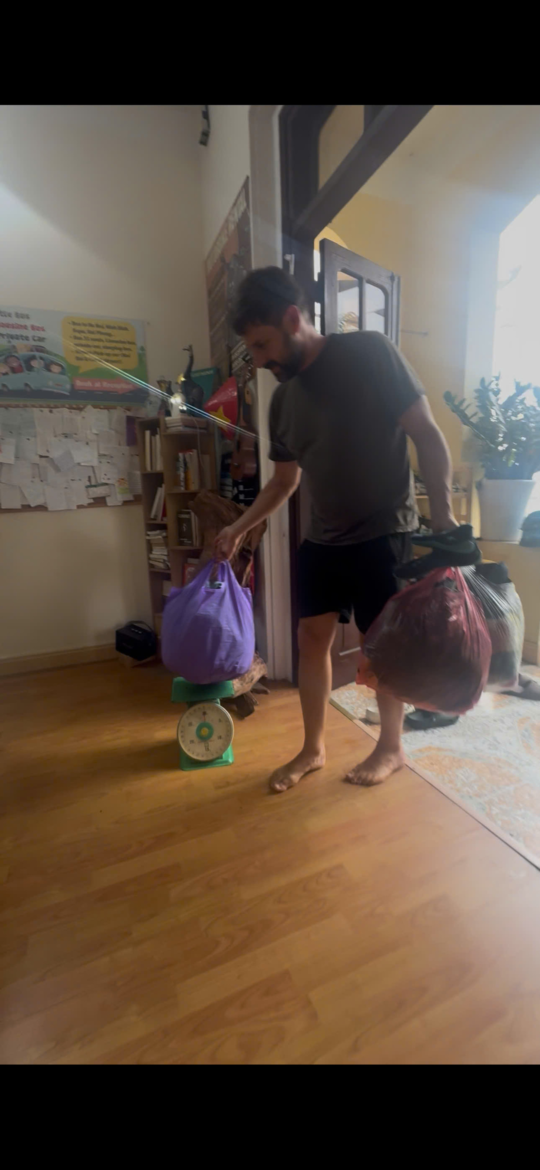 Practical tips to save money on laundry during your holiday