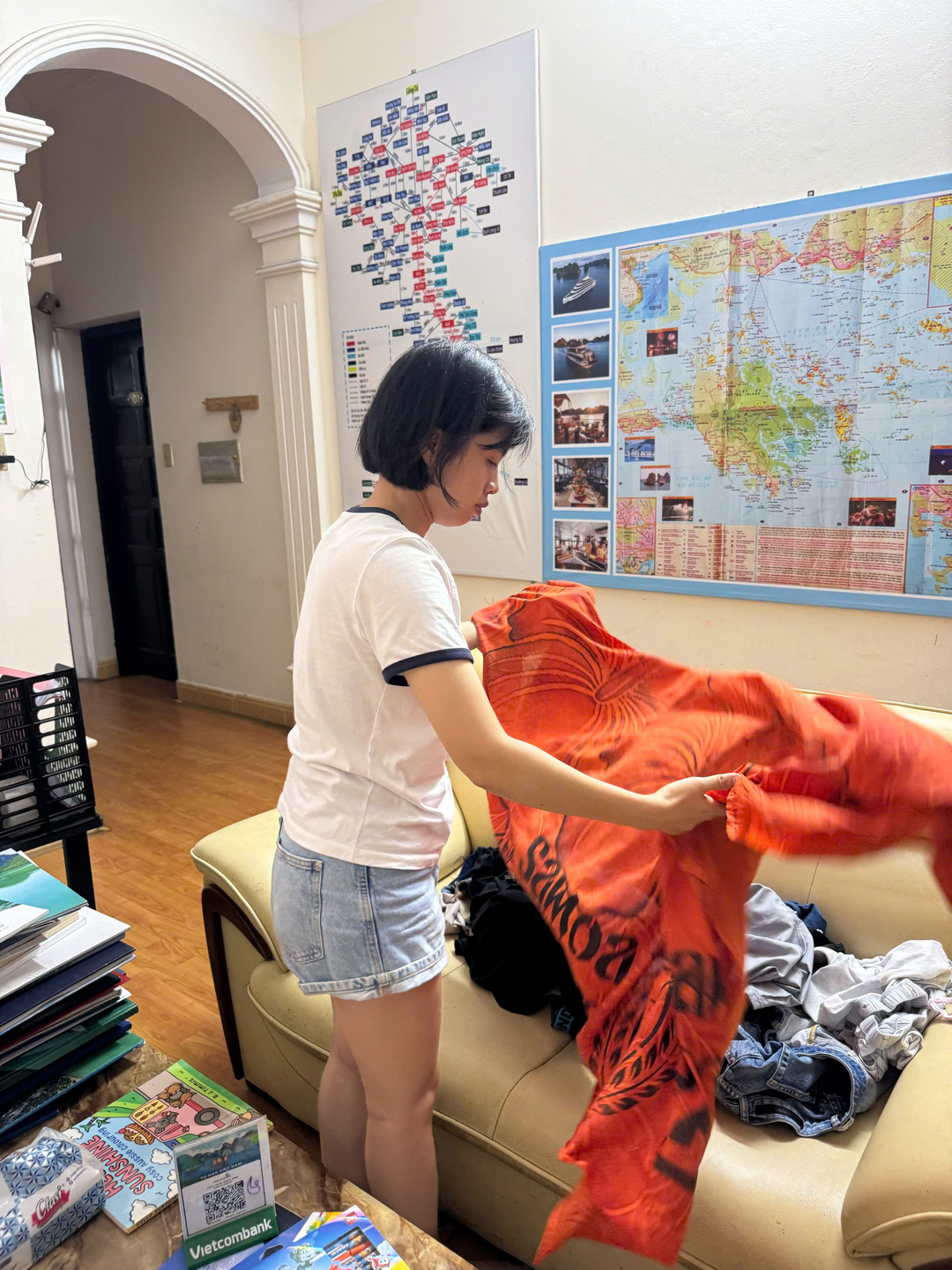 Smart travel tips for keeping clothes fresh in Ha Long